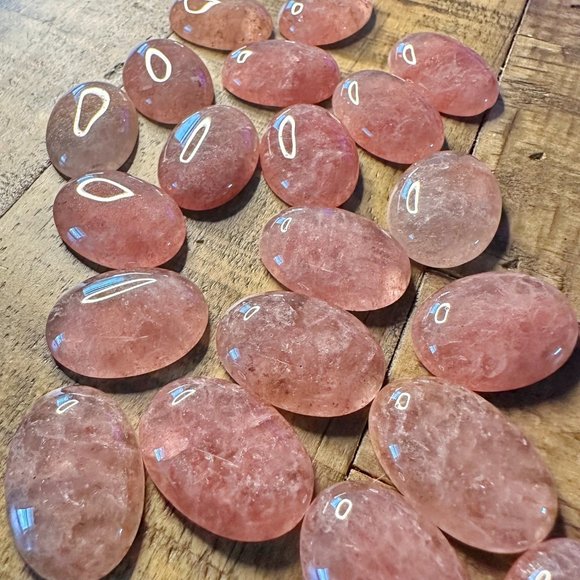 25mm Strawberry Quartz Cabochons - Picture 3 of 6